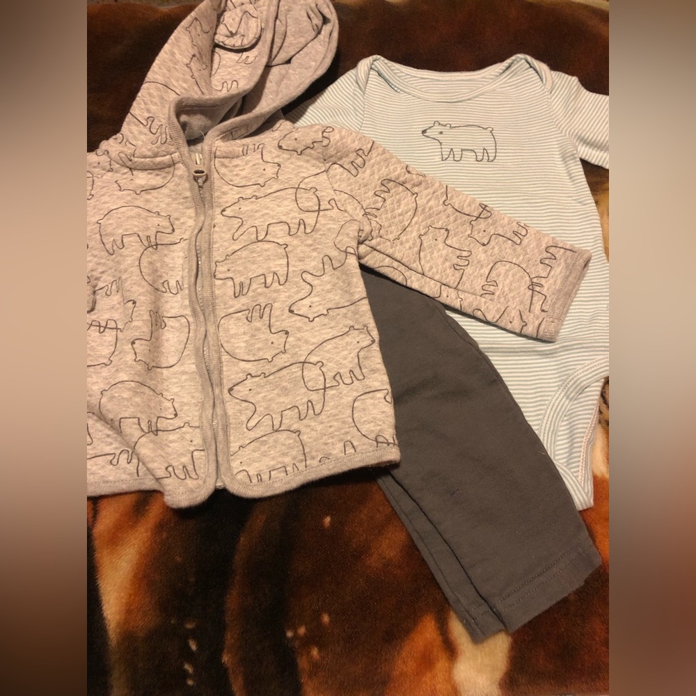 6 month 3 piece bear pattern set.
